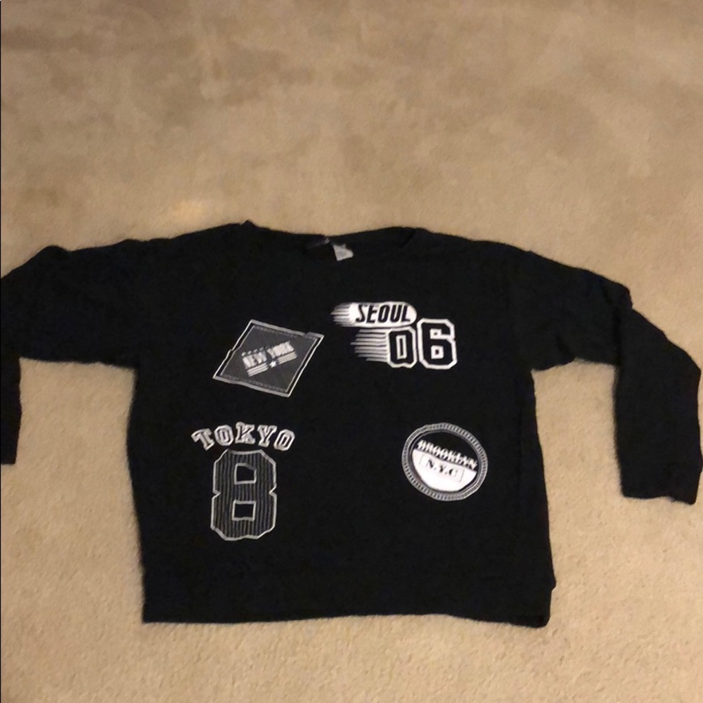 Long sleeves white print on a black shirt